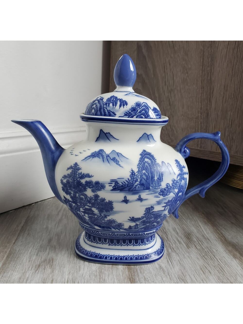 Vintage Bombay Coffee Tea Pot White Blue Oriental Scene 52oz